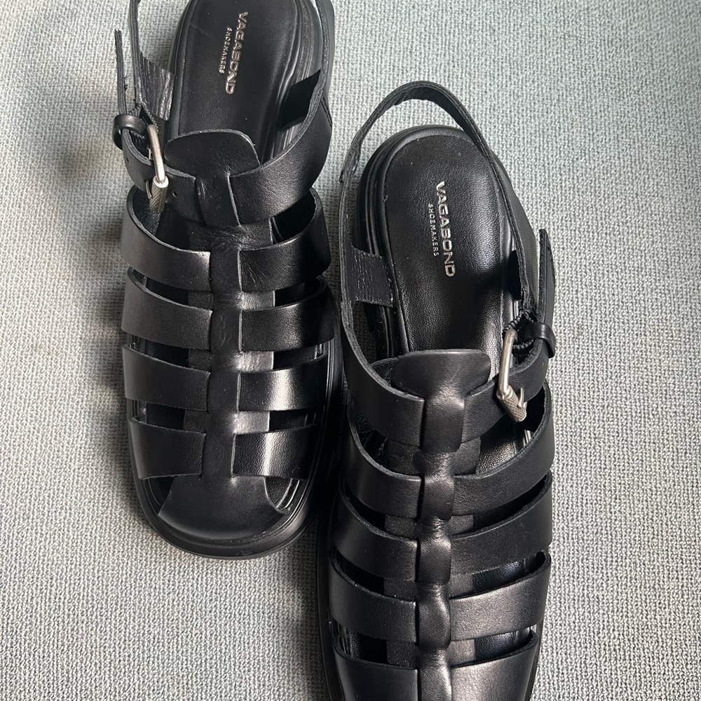 Vagabond Black Strappy Leather Sandals